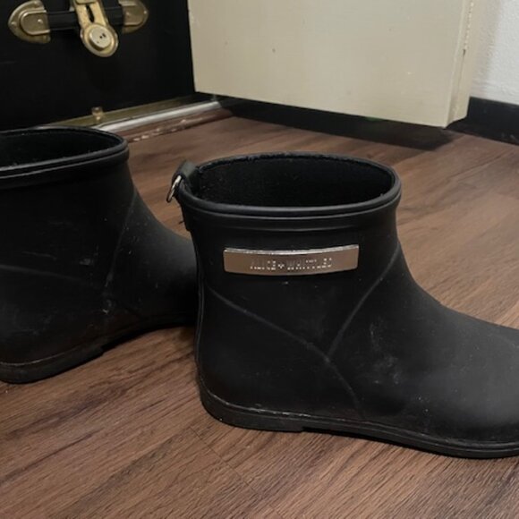 Alice + Whittles Black Ankle Rain Boots (Size 9) - Picture 2 of 3